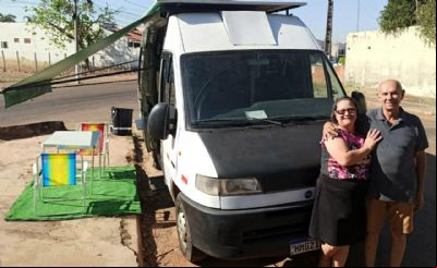 Casal consegue acordo sobre conserto de motorhome e se prepara para tour pelo Brasil
