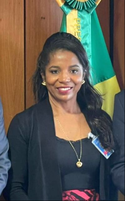 Mulher negra: desembargadora Adenir da Silva Carruesco ganha for