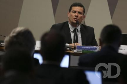 Moro se inspira em filmes americanos e defende policial infiltrado em gangues