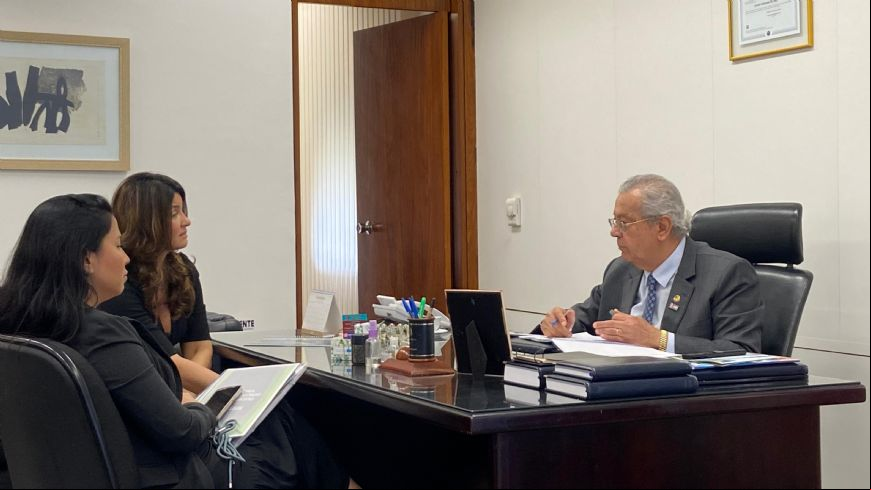 Jayme Campos anuncia apoio para estruturar defensorias p