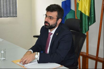 Juiz bloqueia R$ 1,6 milh