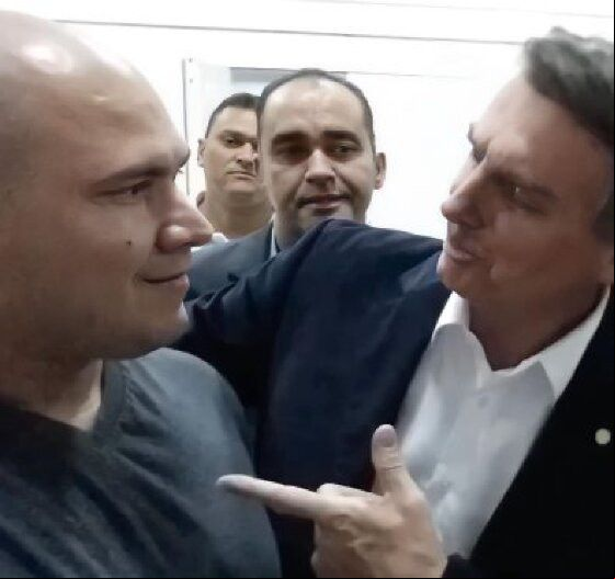 Prefeito leva bronca de Bolsonaro: 