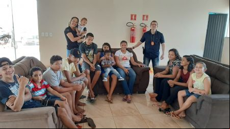 Delegados ministram palestra para crian