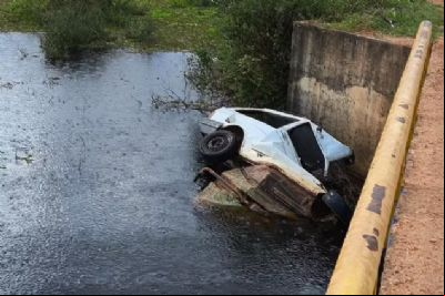Queda de carro em ponte na Transpantaneira mata homem e crian