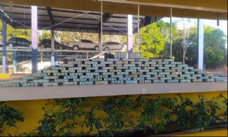 Mais de 100 kg de pasta base de coca