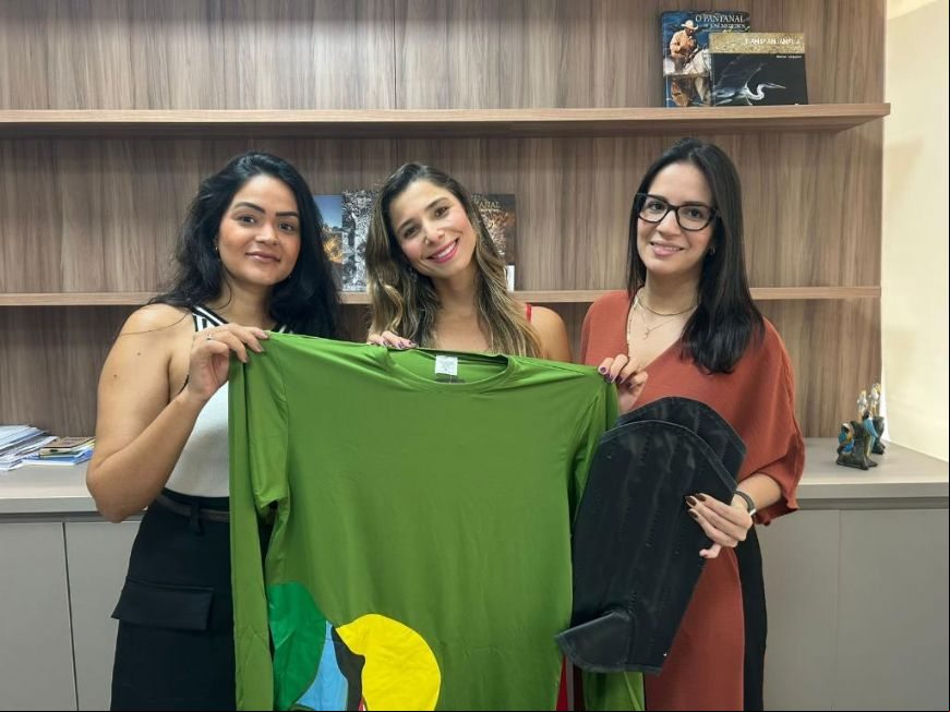 Prefeituras de Nova Xavantina, Santa Terezinha e outras cidades de MT recebem kits para padronizar guias de turismo