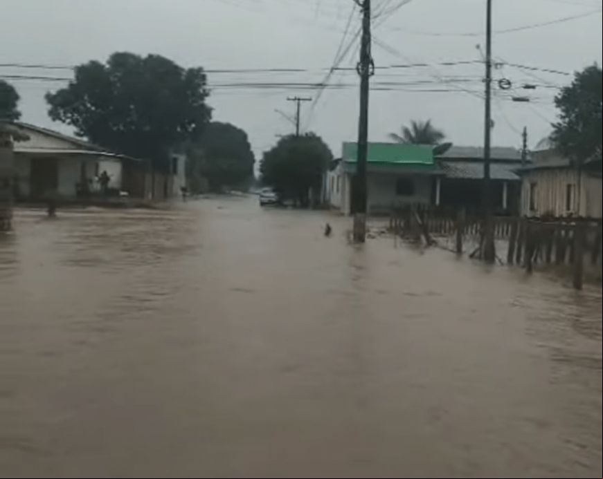 VÍDEO: enchente em Querência (MT) causa prejuízos