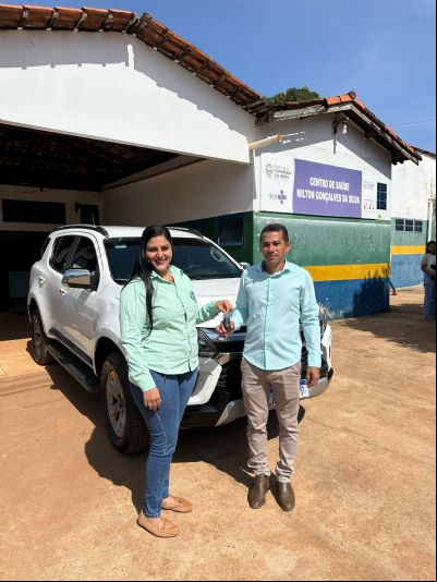 Prefeito Neuilson doa carro do gabinete para refor