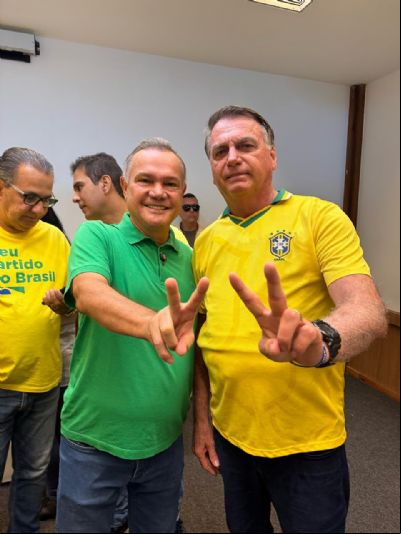 Wellington e Bolsonaro gravam v