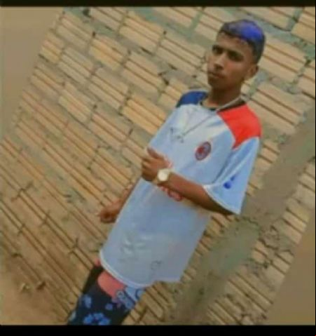 Adolescente de 16 anos 