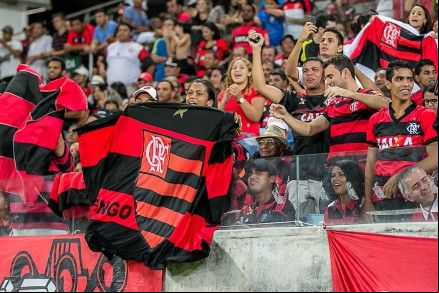 Flamengo tira onda com rivais ap