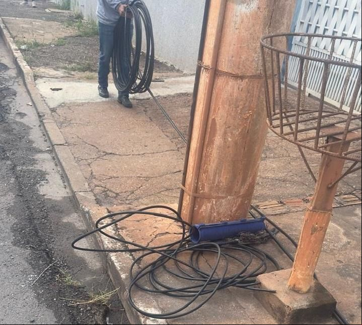 Autores de furtos de fio de cobre que se avam por funcion