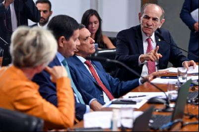 CCJ adia vota