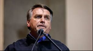 Bolsonaro promete manter zerados impostos federais de combust