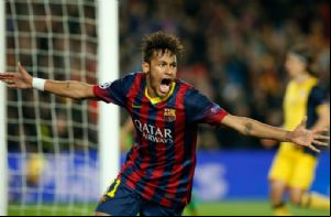 Neymar marca, Diego faz gola