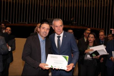 Extensionista da Empaer recebe pr