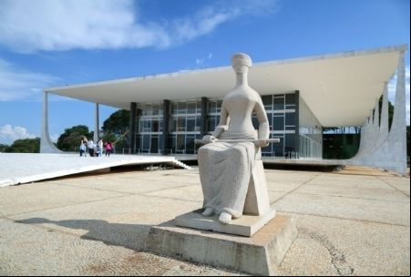 STF adia julgamento de processo de 21 anos sobre cobran