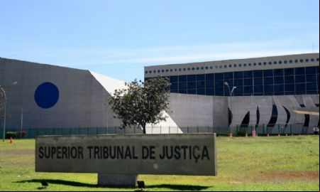 Ministro nega recurso e mant